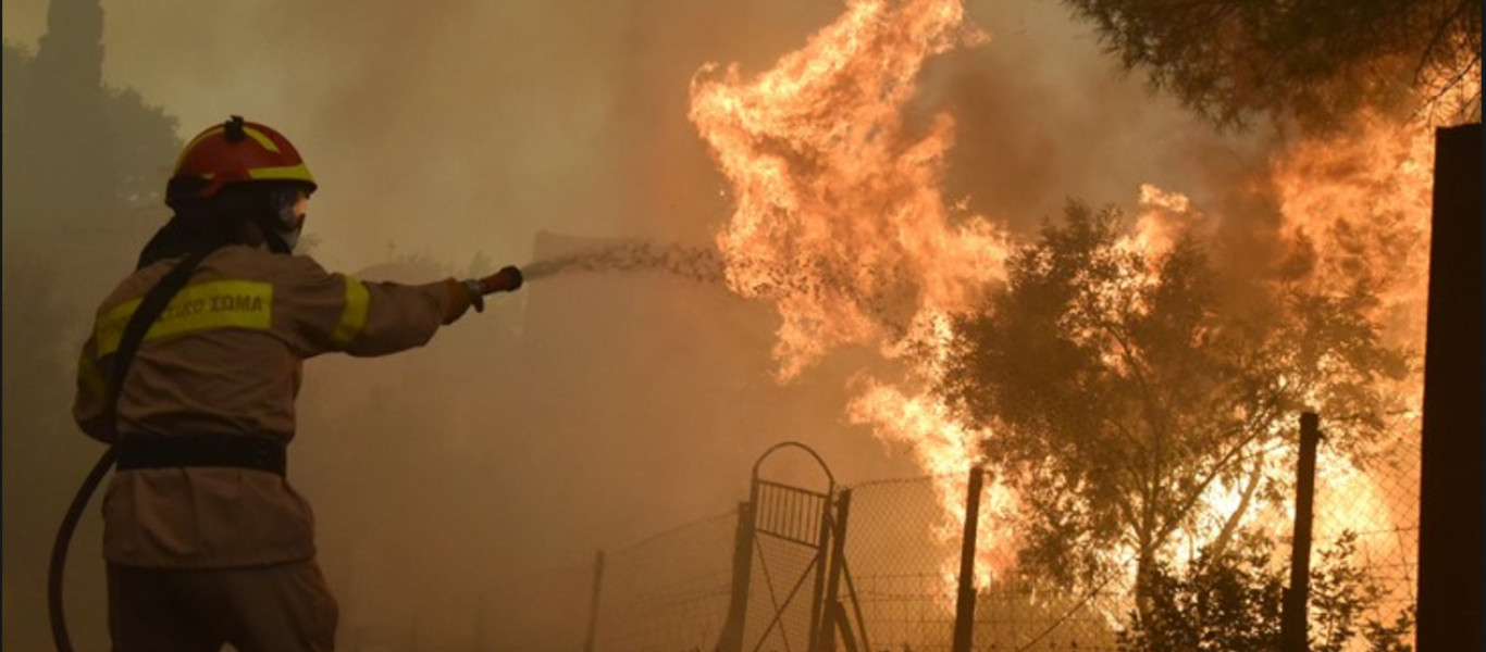 Σε εξέλιξη η φωτιά στη Μάνη για 3η ημέρα: Στις φλόγες Κοκάλα και Παρασυρό (φωτό,βίντεο) (upd)